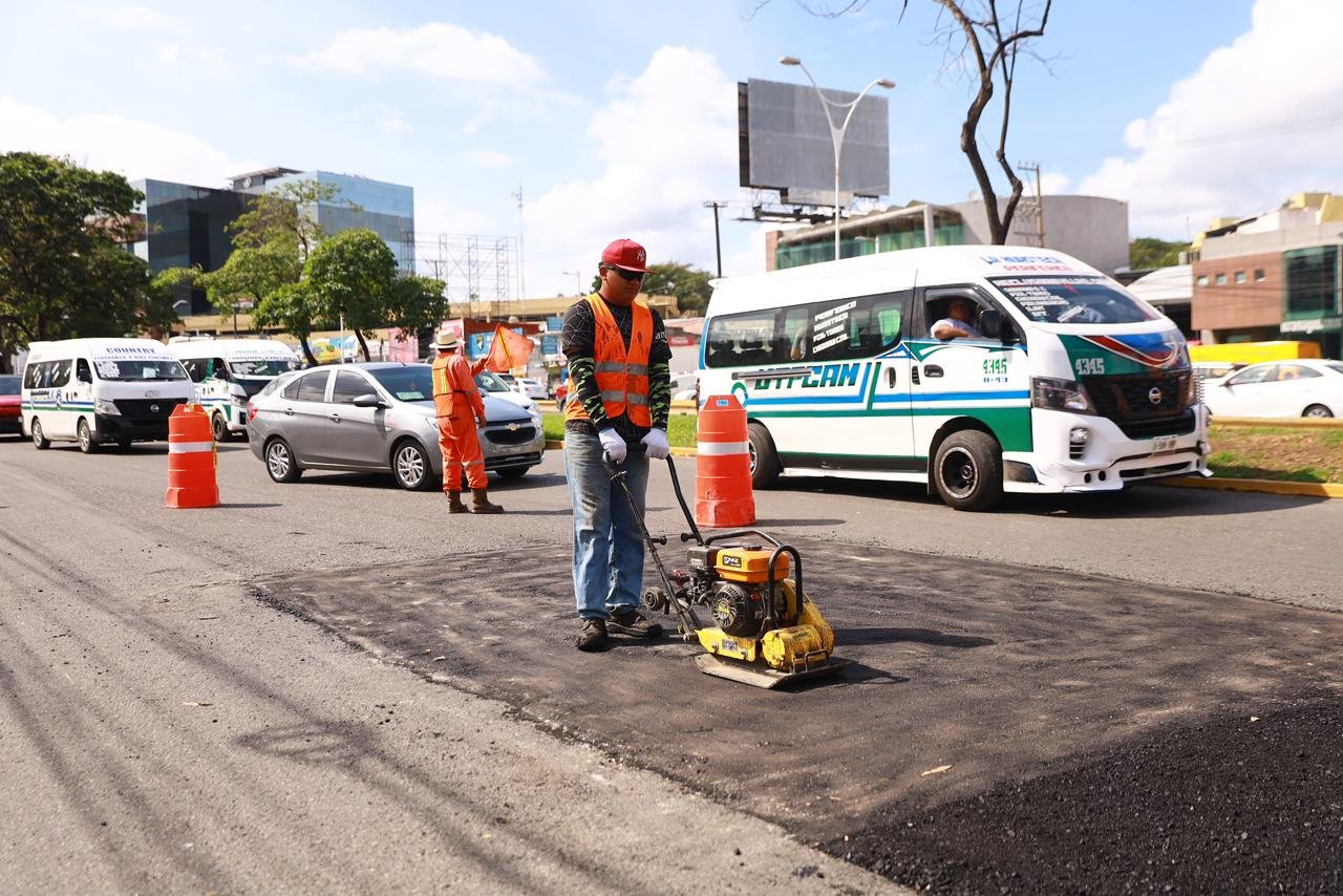 Centro inicia plan de bacheo y vialidades