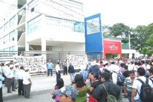 Protestan habitantes de Nacajuca  en las oficinas de la Conagua