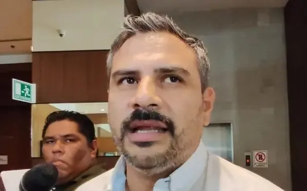 Evacúan primaria en Buenavista por olor a gas y malestares