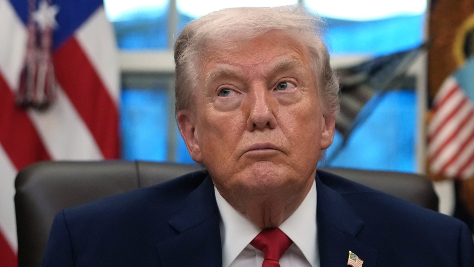 Trump insiste en el fin del suministro petrolero de México a Cuba