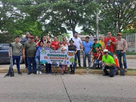 Asociaciones civiles reforestan en Centro 