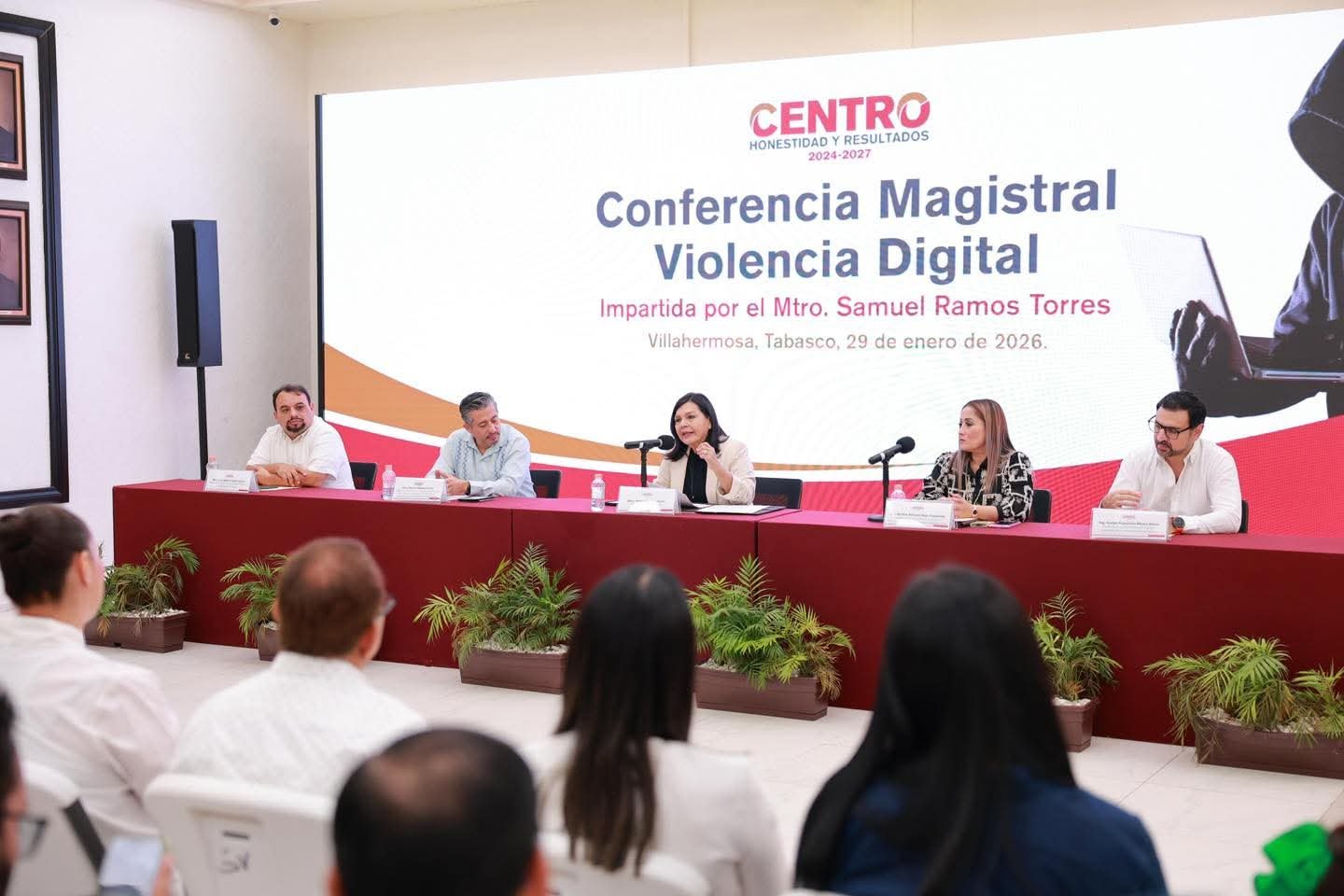 Yolanda Osuna impulsa capacitación y acciones para contrarrestar la violencia digital