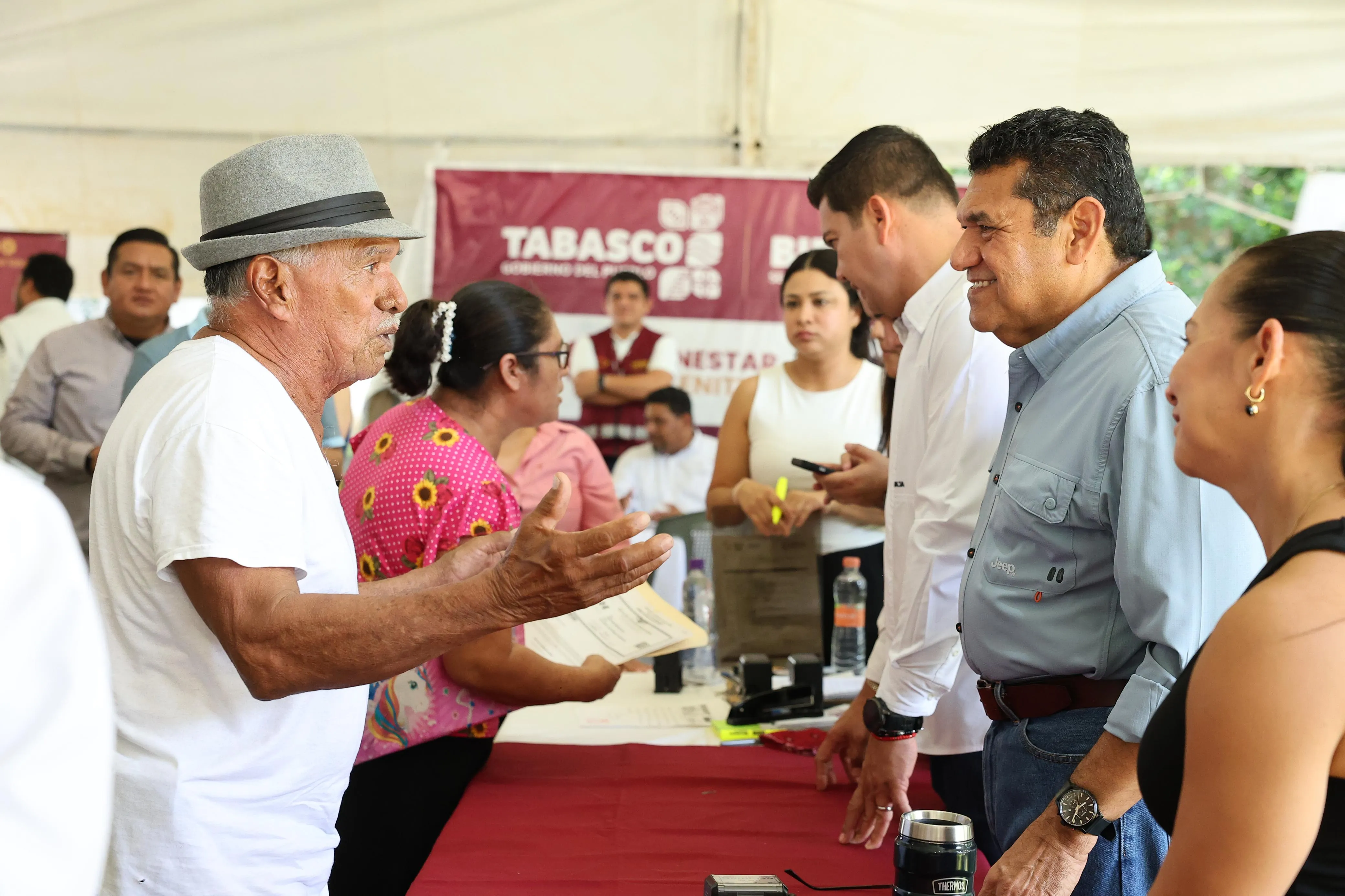 Contacto con la gente será permanente, pese a adversarios: Javier May