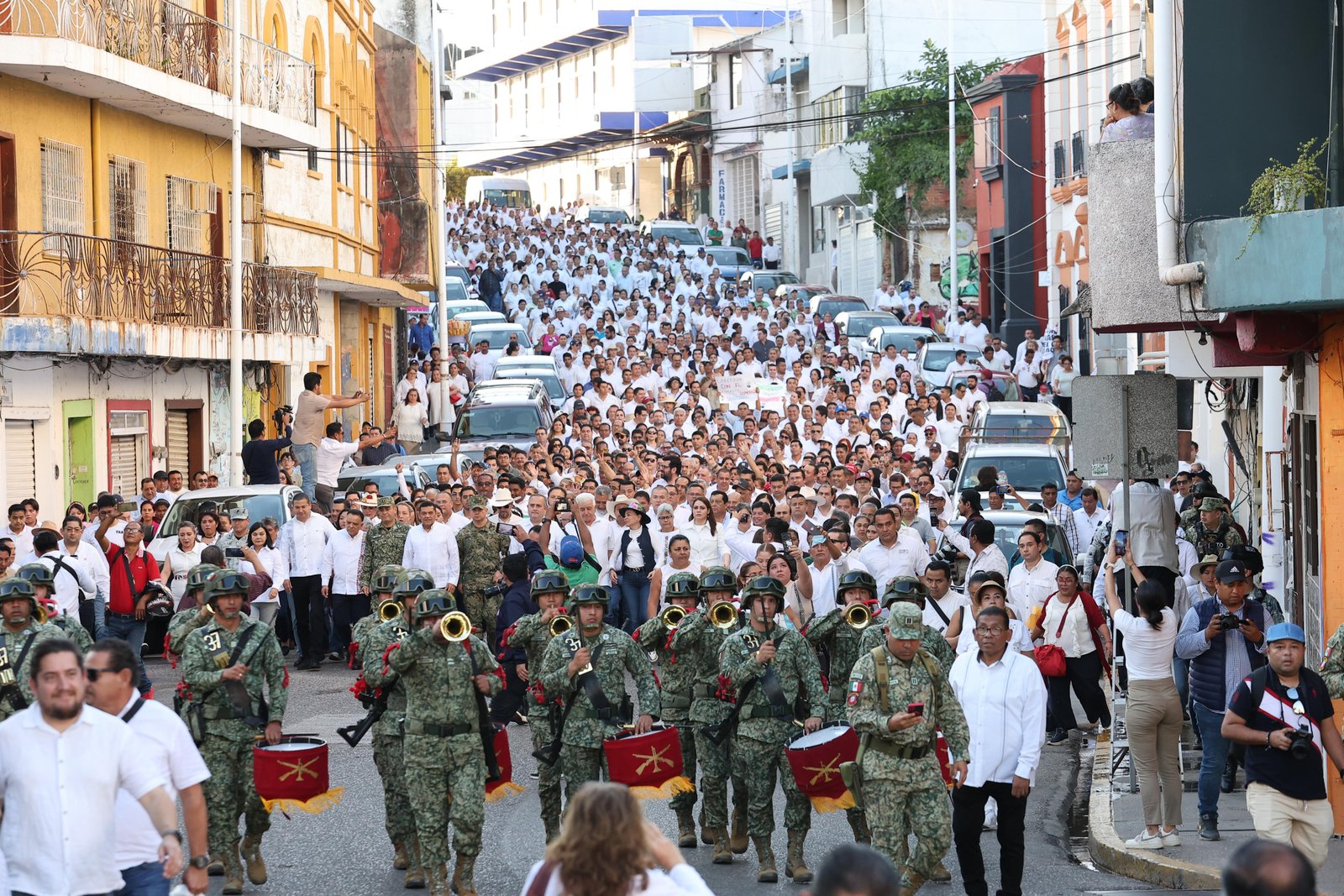 Miles respaldan a Javier May en el 113 Aniversario de la Marcha de la Lealtad