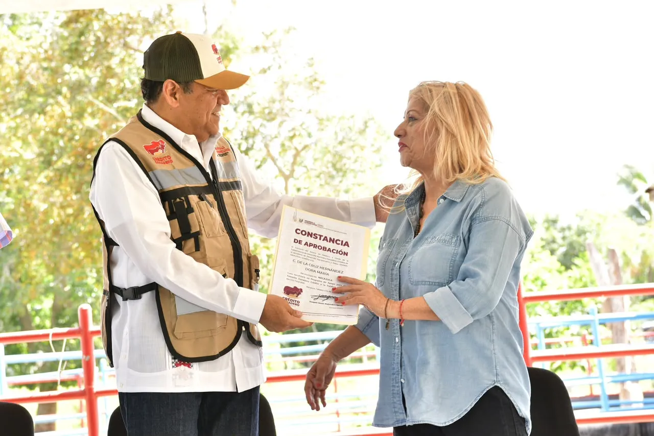 Entrega Javier May 3,300 reses a pequeños productores