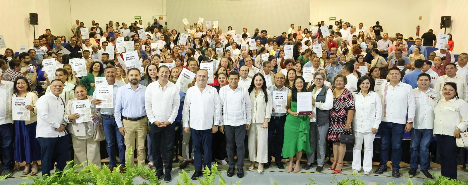 Gobierno de May da certeza jurídica a 404 escuelas en Tabasco