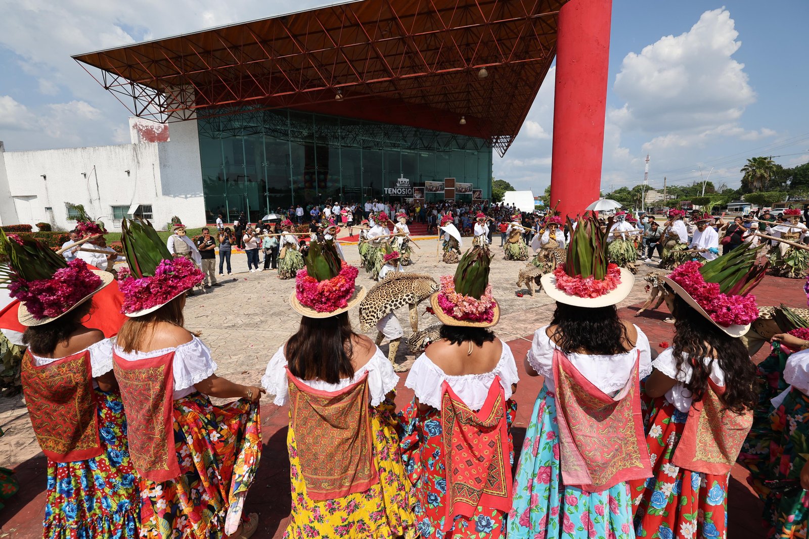 Danza del Pochó de Tenosique llega a la Mañanera del Pueblo