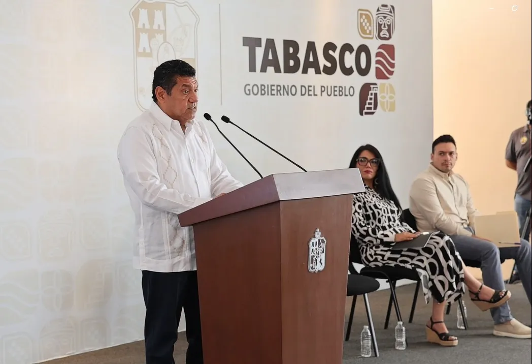 Rechaza May rumores de enfermedad y dice que gobernará hasta 2030
