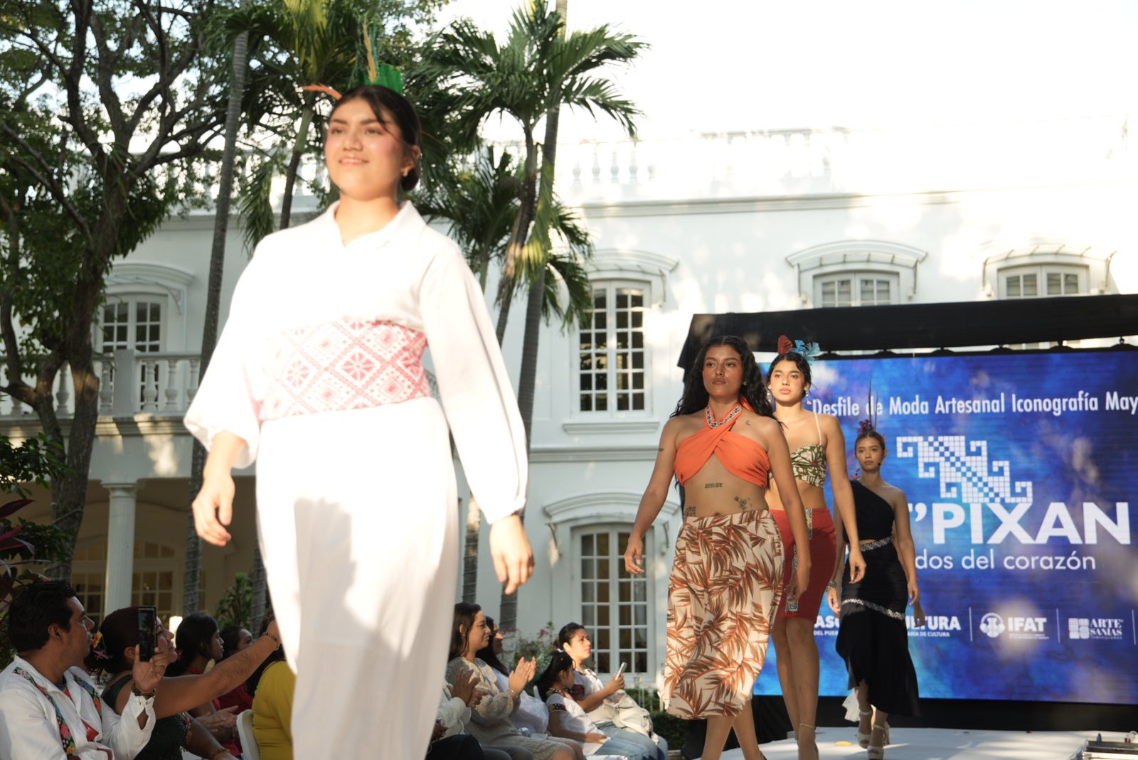 Impulsa Gobierno del Pueblo al sector artesanal con desfile “Jit’Pixan”