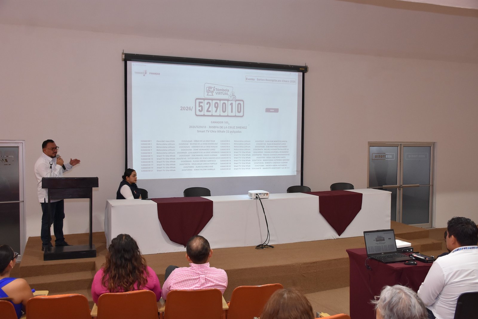 Premian a cumplidos con el refrendo y canje de placas 2026