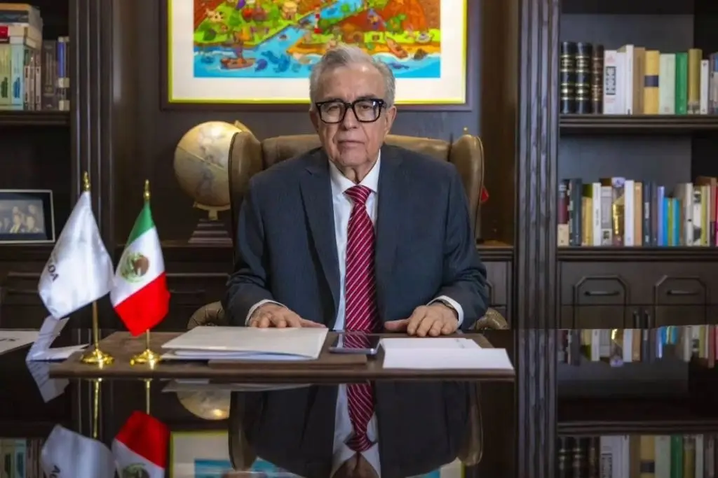 Rocha Moya retoma gobierno de Sinaloa tras 112 días; Morena se deslinda