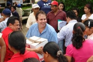 Luis Deyá y Cruz Roja distribuyen 719 despensas a los San Juanes el Alto