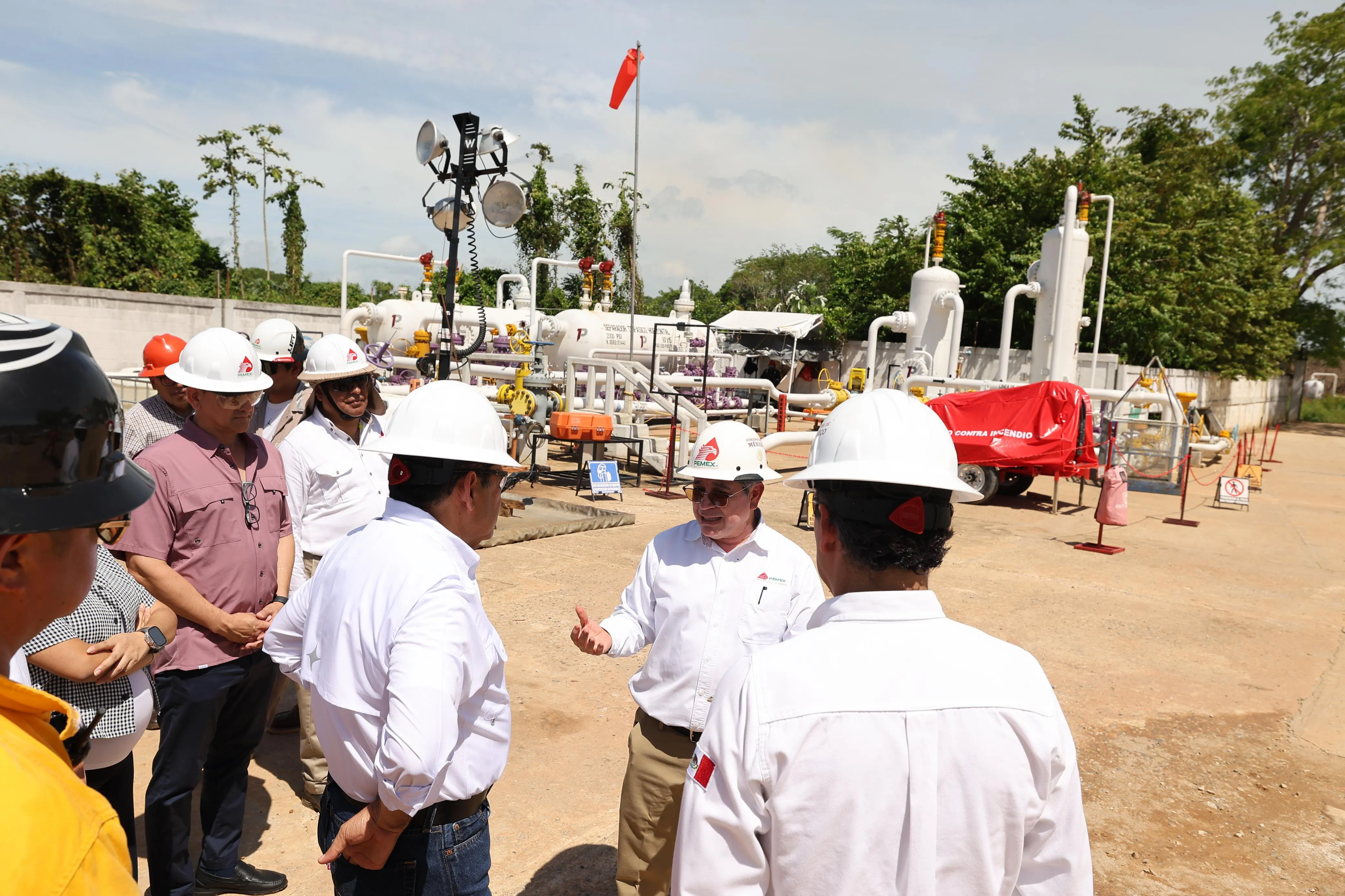 Supervisa Javier May baja de emisiones en campo Agave y Bakté de Pemex en Teapa