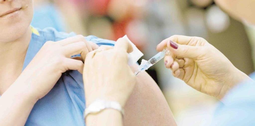 Exhorta Salud a vacunarse para prevenir enfermedades por cambios bruscos de temperatura