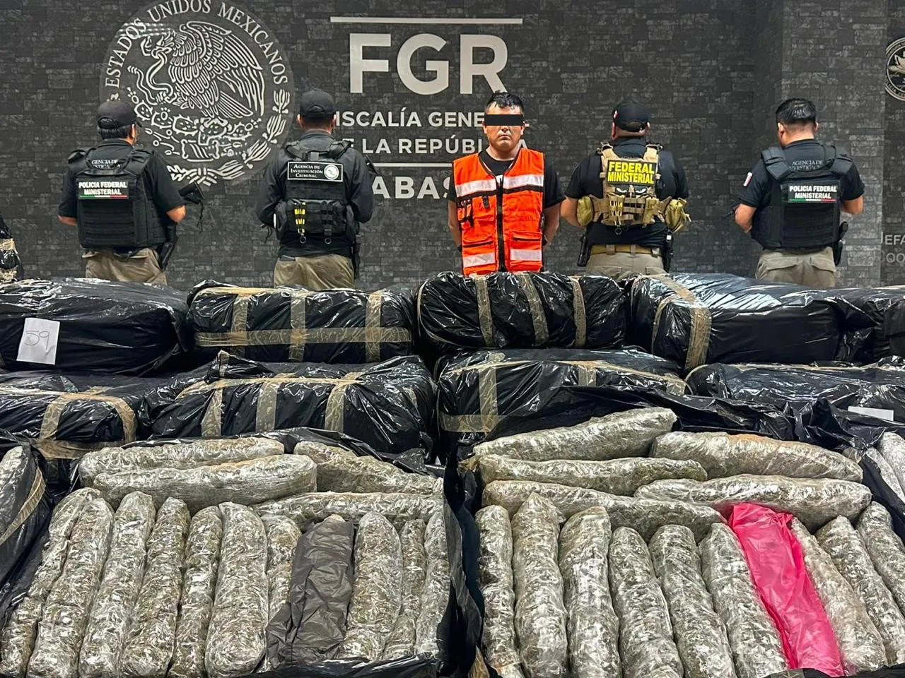 Una tonelada de marihuana y 48 mil latas ilegales: saldo del fin de semana en Tabasco