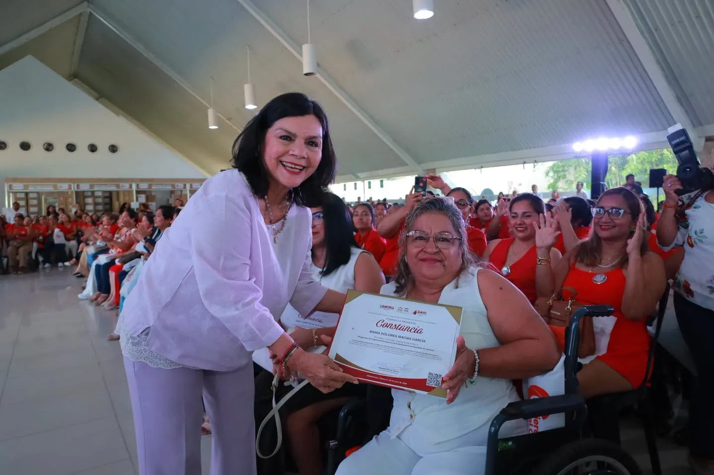 Mujeres al Centro llega a 9,500 beneficiadas y lanza academia de IA en Villahermosa