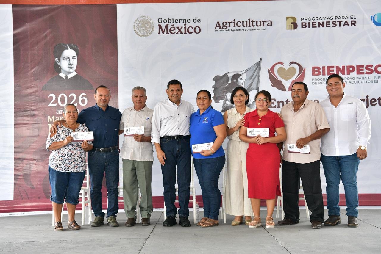 Acompaña May a la entrega de más  de 3,300 tarjetas de Bienpesca en Cárdenas