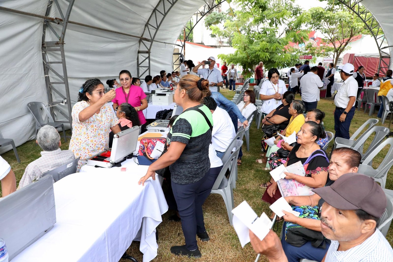 Gobierno del Pueblo atiende el desarrollo de Teapa; Javier May