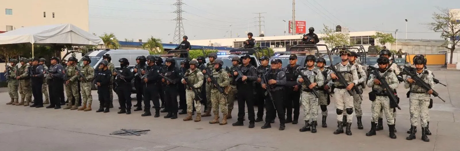 FIRT Olmeca detiene a 21 personas y asegura armas y droga en Tabasco