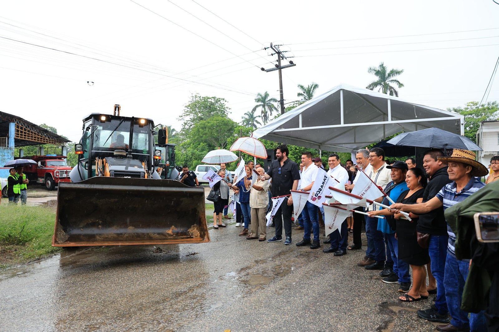 Gobernador Javier May impulsa obras para el bienestar en Villa Aldama