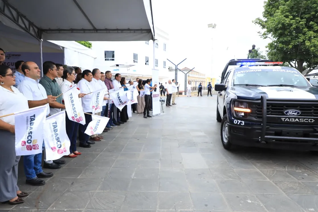 Histórico: Javier May entrega 1,163 patrullas y equipos en Tabasco