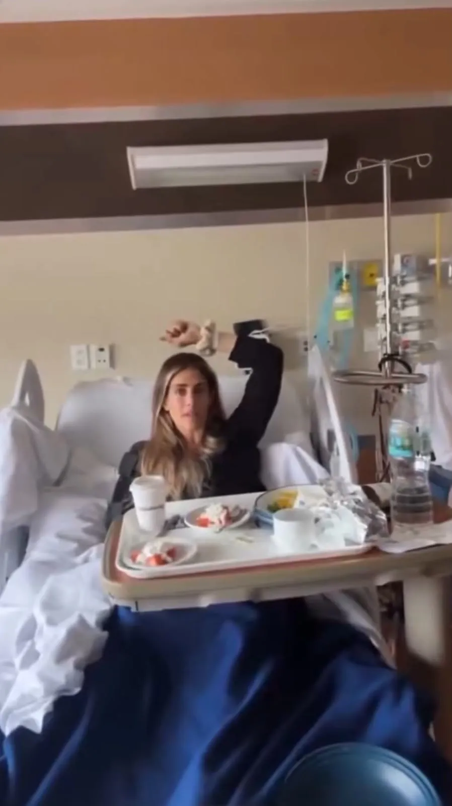 Tunden a hermana de Alessandra Rojo por exigir "trato de hotel" en hospital