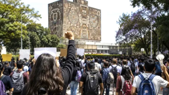 Aspirantes a la UNAM preparan amparo colectivo contra examen de control