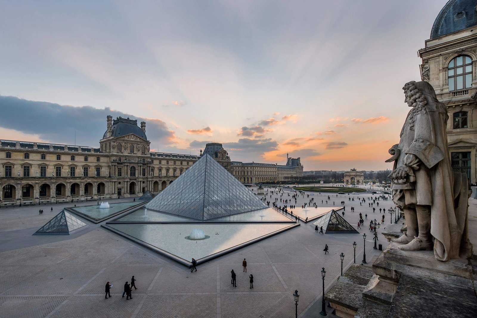 Robo millonario en el Louvre revela fallas en la seguridad del museo