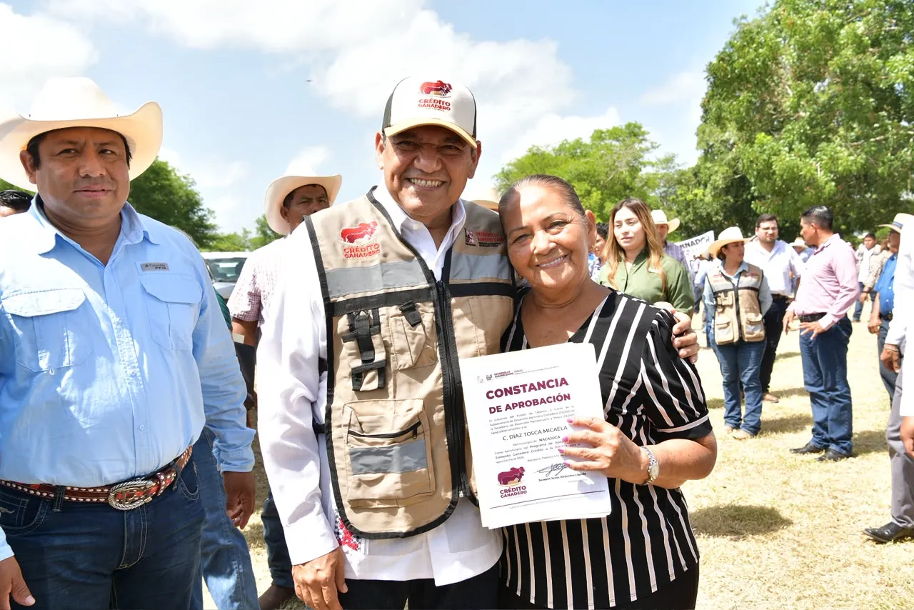 Pequeños ganaderos de Jalpa reciben ganado para ampliar su hato