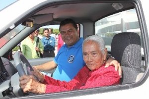 Entrega Javier Angulo, el premio derivado  del sorteo “Ganas Tu… Ganamos Todos,  con el Predial al Día tienes Garantía” 