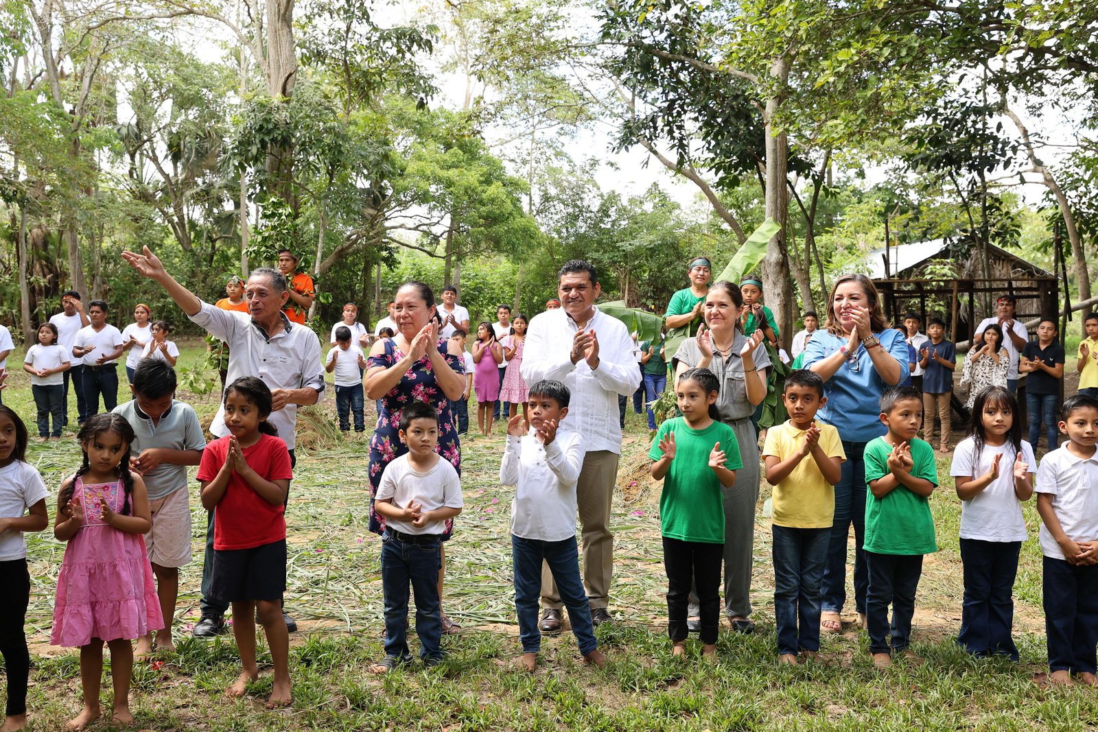 El gobernador Javier May destacó el valor de la cultura como motor de igualdad durante la puesta en escena del Laboratorio de Teatro Campesino e Indígena.