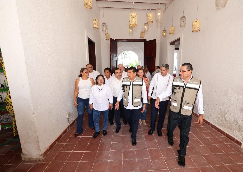 Recorre Javier May el Museo de la Aduana