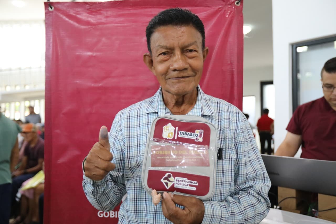 Entregan 420 aparatos auditivos gratuitos en Tabasco