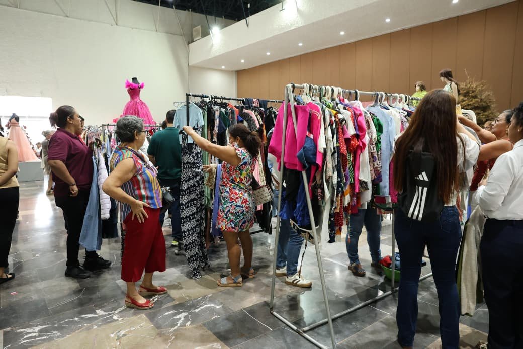 DIF Tabasco realiza bazar “De mi clóset al tuyo”: qué vende y a quién ayuda
