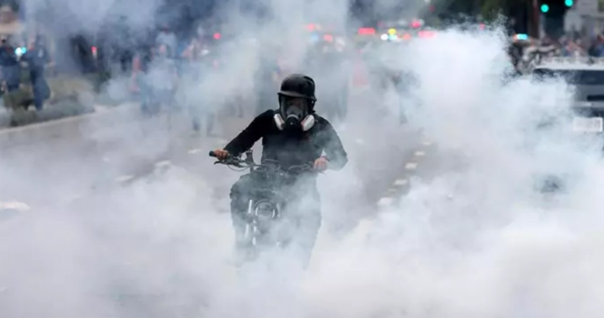 Trump busca prohibir el uso de máscaras en protestas
