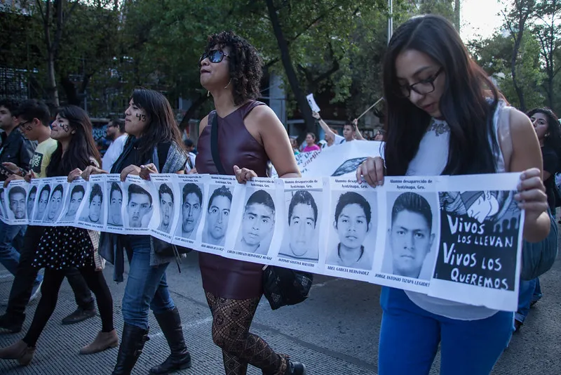 Padres de Ayotzinapa piden retomar pesquisas y no ser reprimidos