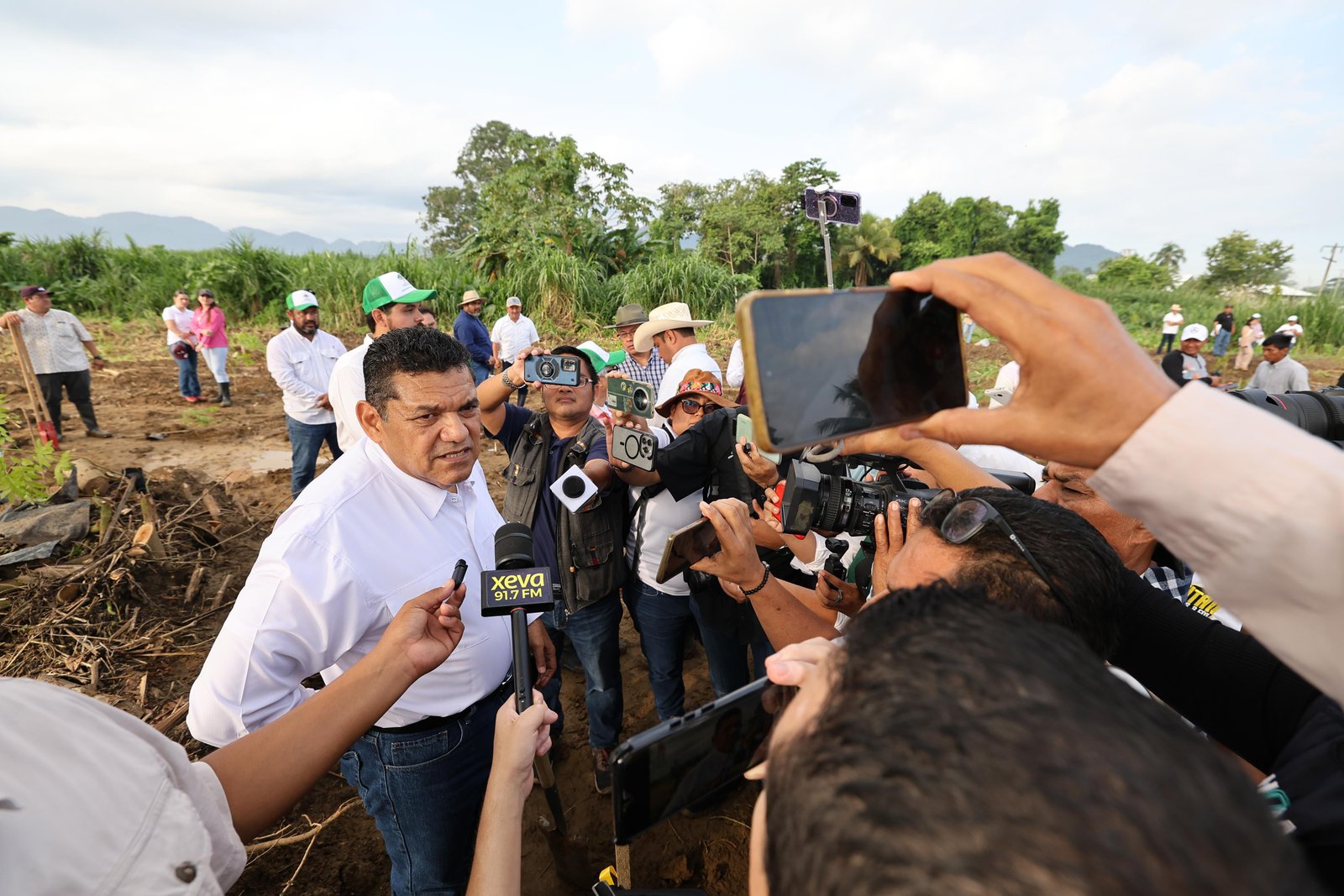 Tabasco extiende mano solidaria a Veracruz: primer envío de 30 toneladas de ayuda humanitaria