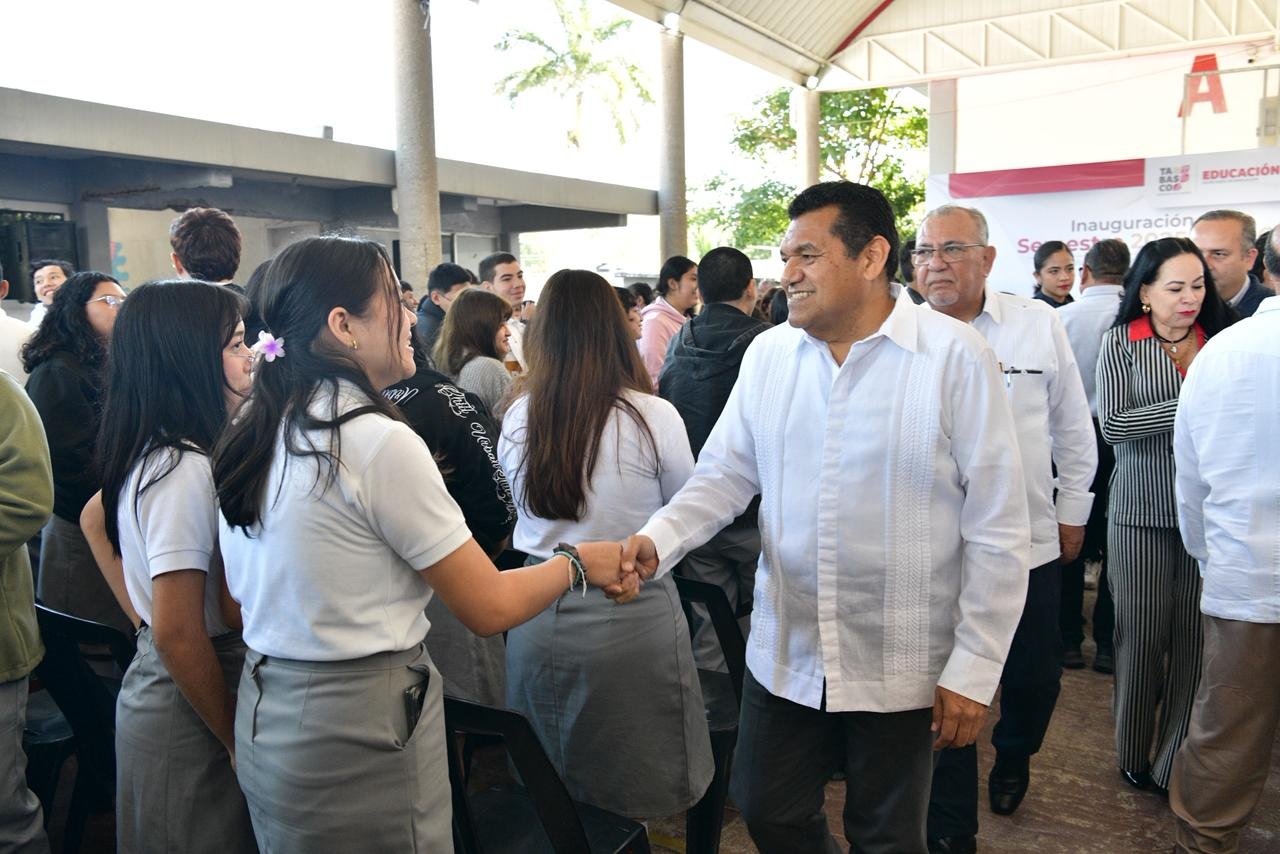 Javier May inaugura ciclo escolar y anuncia nuevo plantel Cobatab 2