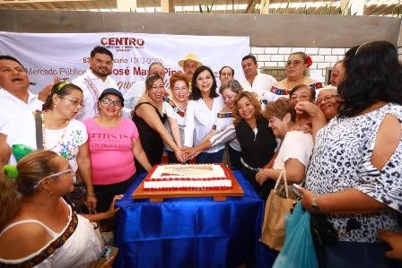 Festeja Yolanda Osuna con locatarios y clientes fiesta del mercado “Pino Suárez