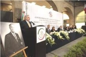 México debe continuar  con su política exterior  de protección a los  perseguidos políticos:  Arturo Núñez