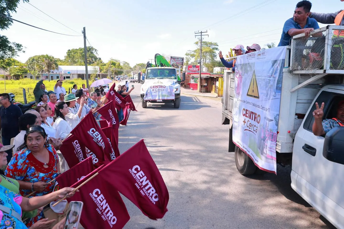 Llevan trámites y servicios municipales a Gaviotas Sur