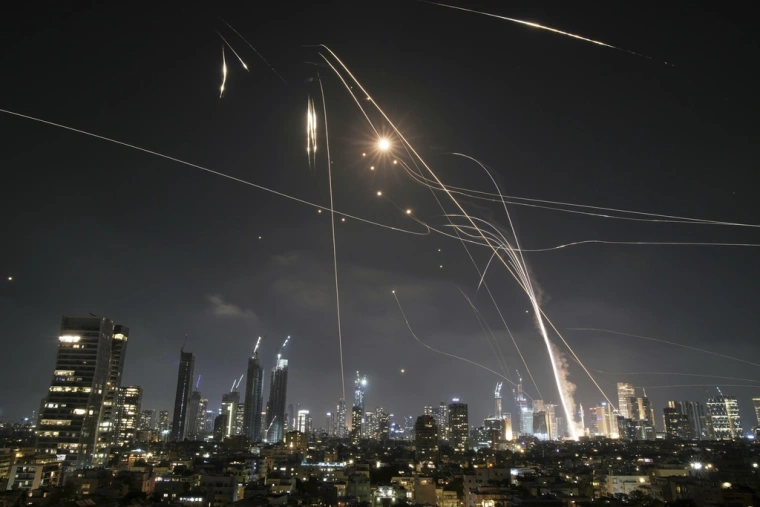 Irán lanza nueva oleada de misiles contra Israel; Tel Aviv activa sirenas