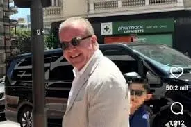 Captan a dueño de Miss Universo paseando en Mónaco mientras FGR pide su aprehensión
