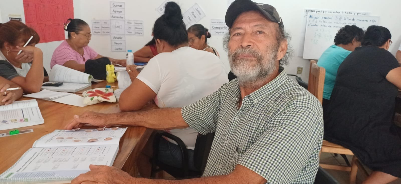 A sus 70 años, inicia primaria en el IEAT para superarse