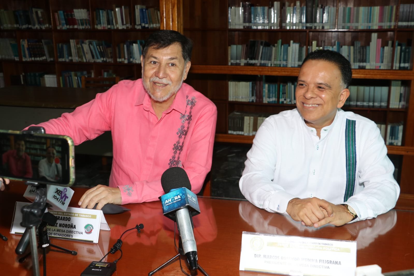Noroña responde a Iglesia: “Los sacerdotes son célibes”
