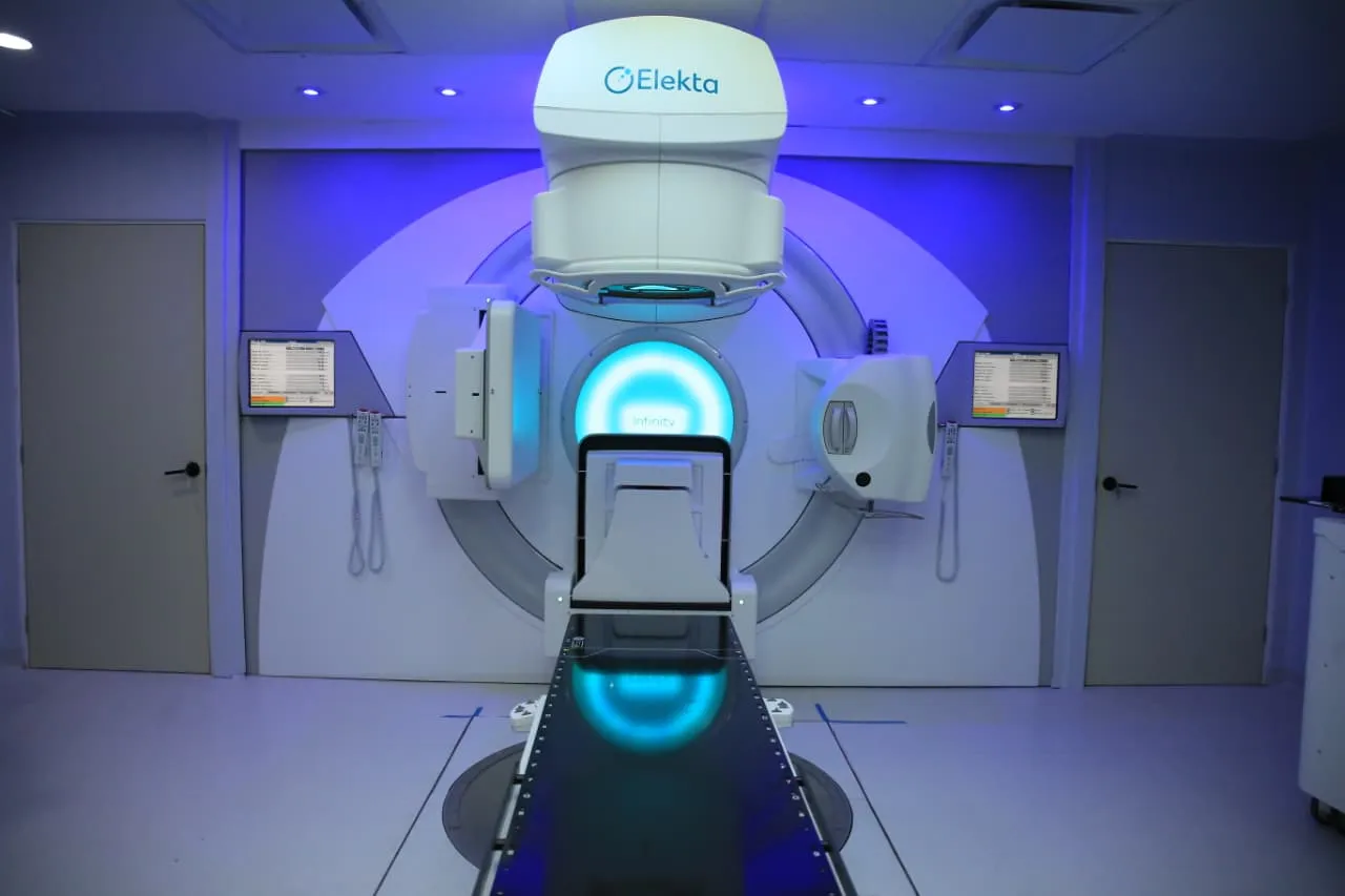 Radioterapia gratuita en Tabasco ya opera con nuevo acelerador