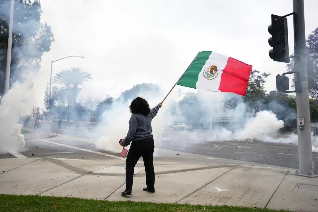 Sheinbaum reprueba redadas en EE.UU.; “Mexicanos no son criminales”