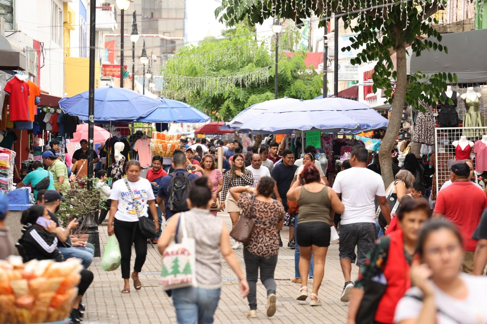 Villahermosa vive vísperas de Navidad con mercados abarrotados y paz social