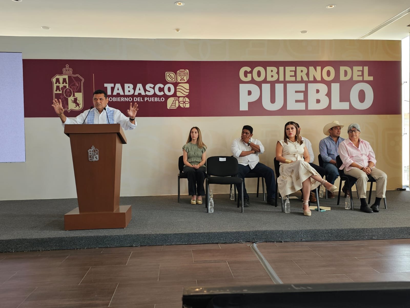 Entrega de tarjetas Bienestar por Ariadna Montiel en Tabasco