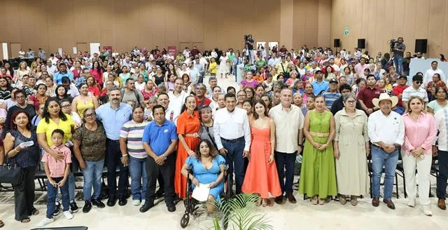 Gobierno del Pueblo entrega más de 2,300 apoyos a grupos vulnerables